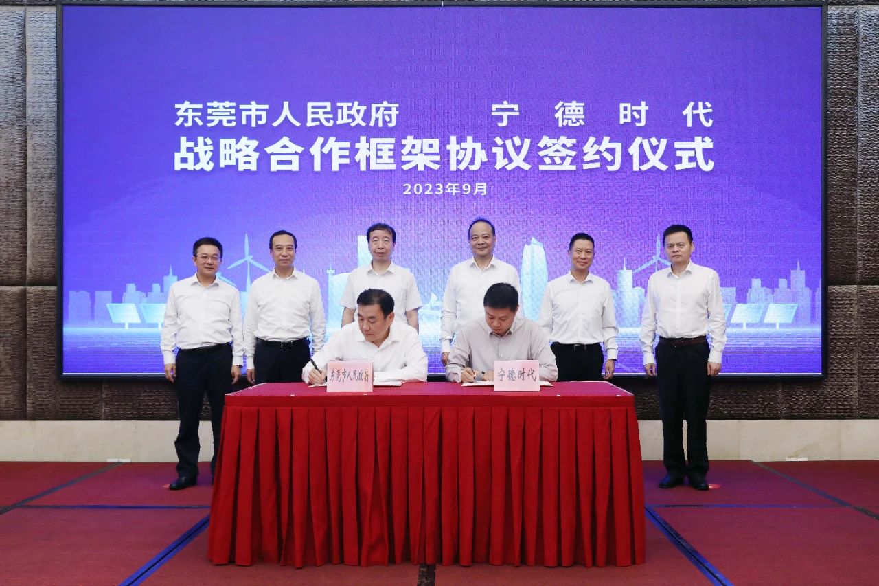 封面頭圖:簽約現(xiàn)場.jpg 封面頭圖:簽約現(xiàn)場.jpg